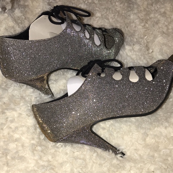 Shoes - Picture 3 of 7